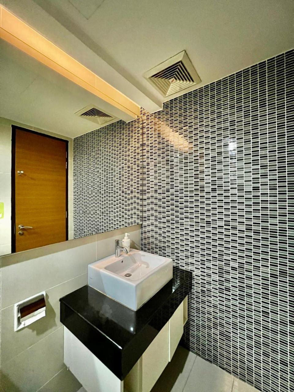 Couple Suite At Casa Residency 5 Mins Walk To Lrt, Jalan Alor & Bukit Bintang Kuala Lumpur Exteriör bild